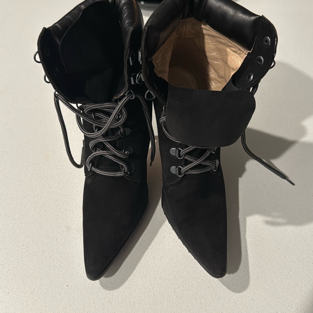 1995 original black Tim heel boots in amazing condition